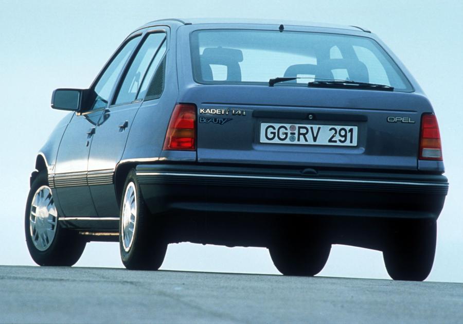  Opel Kadett Beauty 5-Door (E) 1990 года  (фото 8 из 8)